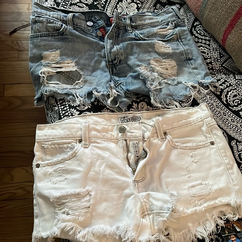 2 pairs of Lucky Brand Women’s shorts. Both SZ 2/26